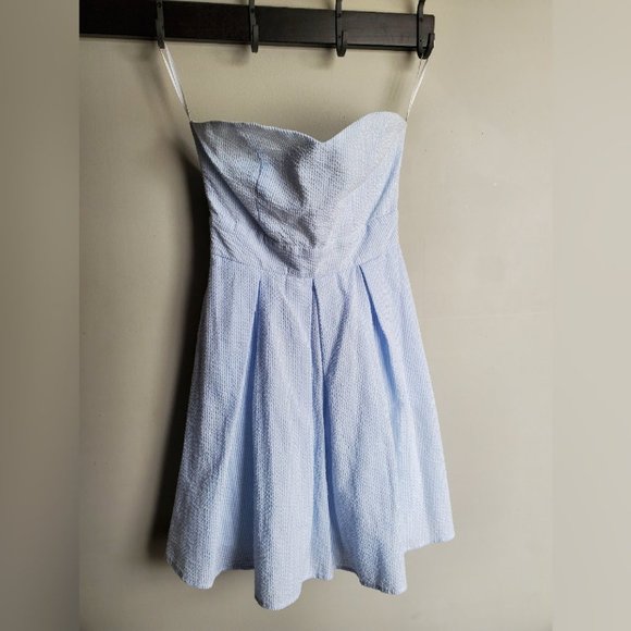 ⭐Host Pick⭐ Lauren James | Blue & White Seersucker Women's dress - Picture 3 of 5